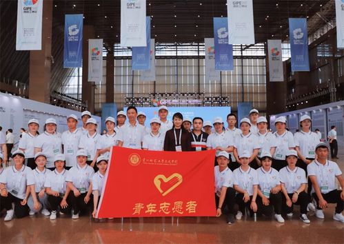 求是學(xué)院志愿者助力貴陽工業(yè)產(chǎn)品博覽會，展現(xiàn)專業(yè)服務(wù)風(fēng)采